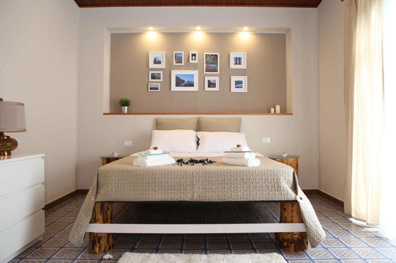 I 3 Mori Bed & Breakfast บาร์เชลโลนา-ปอซโซ ดี กอตโต ภายนอก รูปภาพ
